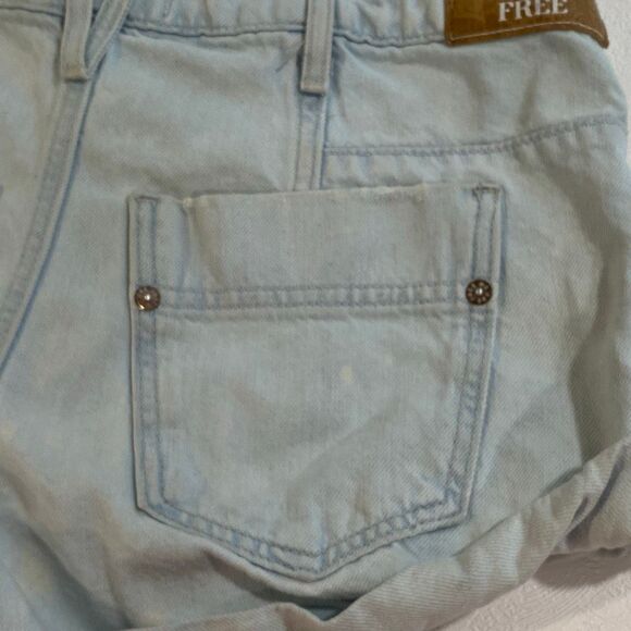 We The Free by Free People Light Wash Denim Cutoff Shorts Women’s Size 25 - Picture 8 of 9